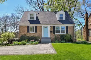 1106 Manchester Rd, Wheaton, IL 60187 - Photo 1