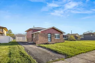 931 Miller Pl, Phoenix, IL 60426 - Photo 1