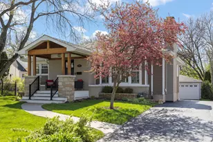 296 Kenilworth Ave, Glen Ellyn, IL 60137 - Photo 1