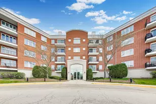 351 Town Pl Cir, Buffalo Grove, IL 60089 - Photo 1