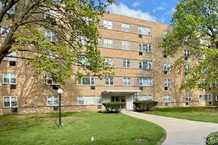 2025 W Granville Ave, Chicago, IL 60659 - Photo 1