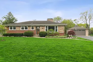 429 W Helen Rd, Palatine, IL 60067 - Photo 1