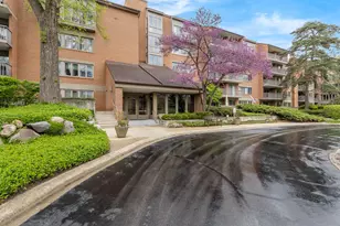 22 Park Ln, Park Ridge, IL 60068 - Photo 1