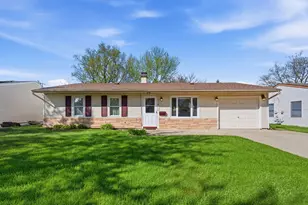 910 Meadow Ln, Streamwood, IL 60107 - Photo 1