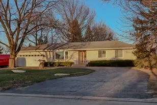 7N240 West End Rd, Roselle, IL 60172 - Photo 1