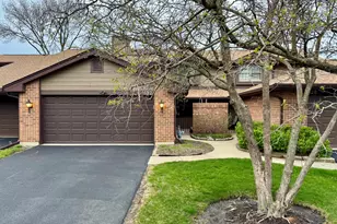 132 White Birch Ln, Westmont, IL 60559 - Photo 1