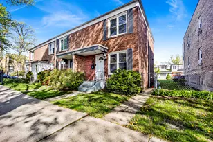 3752 W Cornelia Ave, Chicago, IL 60618 - Photo 1