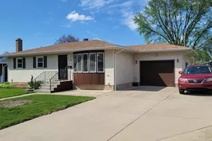 528 Glenwood Dr, Belvidere, IL 61008 - Photo 1