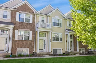 558 Lincoln Station Dr, Oswego, IL 60543 - Photo 1