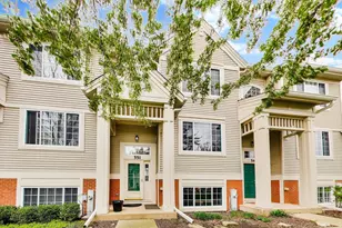 551 Cary Woods Cir, Cary, IL 60013 - Photo 1