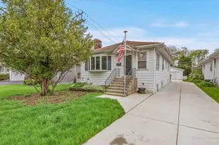 217 W School St, Villa Park, IL 60181 - Photo 1