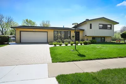 143 N Circle Avenue, Bloomingdale, IL 60108 - Photo 1