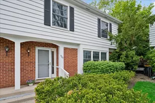 1701 Colonial Ln, Northfield, IL 60093 - Photo 1