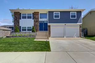 4721 Huntington Blvd, Hoffman Estates, IL 60192 - Photo 1