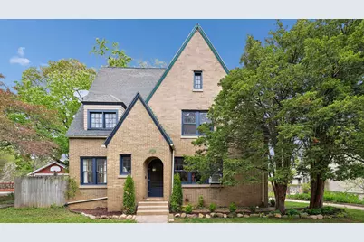 726 W Highland Avenue, Elgin, IL 60123 - Photo 1
