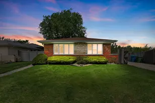5712 W 102nd St, Oak Lawn, IL 60453 - Photo 1