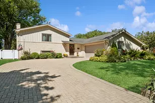 3134 Maple Leaf Dr, Glenview, IL 60026 - Photo 1
