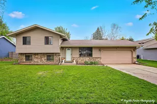 213 Windridge Dr, McHenry, IL 60050 - Photo 1
