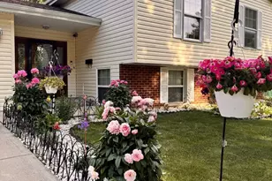 2215 Bradford Dr, Wheaton, IL 60189 - Photo 1