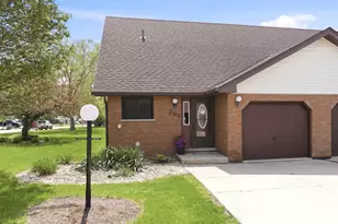 200 Fairview Dr, Manhattan, IL 60442 - Photo 1