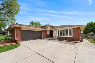 10403 Broadmoor Dr, Palos Hills, IL 60465 - Photo 1