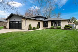 140 Spring Oaks Dr, Wood Dale, IL 60191 - Photo 1