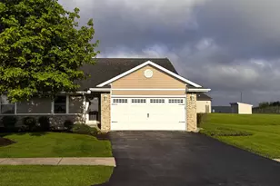 512 Thomas Ave, Winnebago, IL 61088 - Photo 1