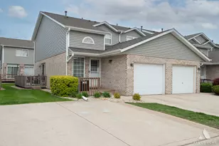 8040 Daniel Dr, Justice, IL 60458 - Photo 1