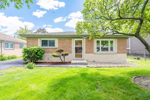 319 Spruce Ave, Bensenville, IL 60106 - Photo 1