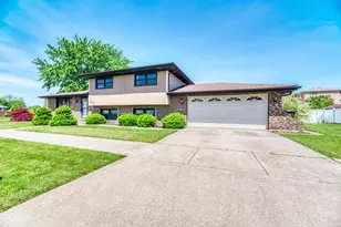 8207 S 82nd Ave, Justice, IL 60458 - Photo 1