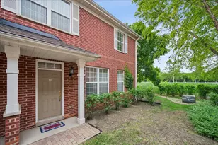 992 Enfield Dr, Northbrook, IL 60062 - Photo 1