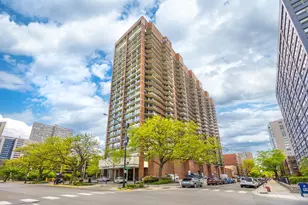 4170 N Marine Dr, Chicago, IL 60613 - Photo 1