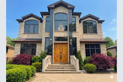 7016 N East Prairie Road, Lincolnwood, IL 60712 - Photo 1
