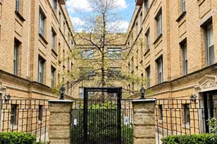 1362 W Greenleaf Ave, Chicago, IL 60626 - Photo 1
