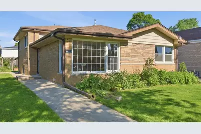 7506 Kilbourn Avenue, Skokie, IL 60076 - Photo 1