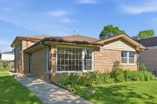 7506 Kilbourn Ave, Skokie, IL 60076 - Photo 1