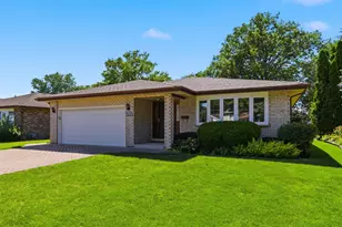 9242 N Washington St, Niles, IL 60714 - Photo 1