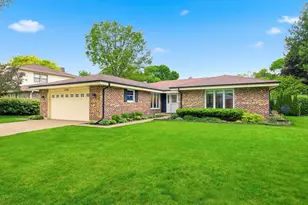 1132 S Fernandez Ave, Arlington Heights, IL 60005 - Photo 1