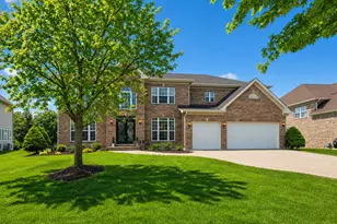 5423 Swan Cir, Hoffman Estates, IL 60192 - Photo 1