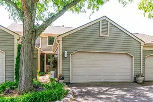 525 White Oak Ln, Lake Barrington, IL 60010 - Photo 1