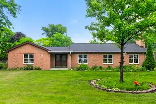 21 S Elmhurst Rd, Prospect Heights, IL 60070 - Photo 1