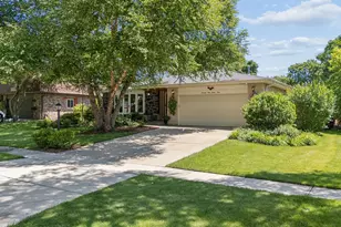 7933 Glen Ln, Darien, IL 60561 - Photo 1