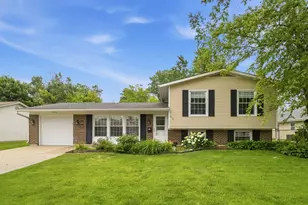 890 Yorkshire Dr, Hanover Park, IL 60133 - Photo 1