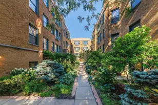 7025 N Sheridan Rd, Chicago, IL 60626 - Photo 1