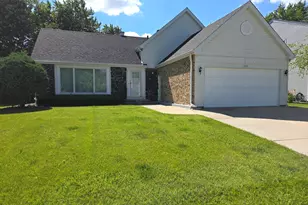 212 N Walnut Ln N, Schaumburg, IL 60194 - Photo 1