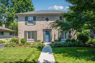 915 Indian Rd, Glenview, IL 60025 - Photo 1