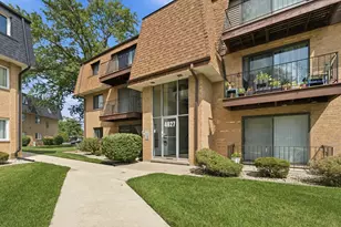 4827 W 109th St, Oak Lawn, IL 60453 - Photo 1