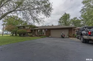 2022 W Main St, Salem, IL 62881 - Photo 1