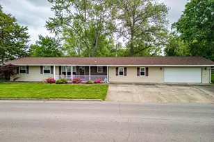 1103 W Boone St, Salem, IL 62881 - Photo 1