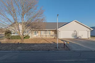 134 Country Club Estates St, Salem, IL 62881 - Photo 1